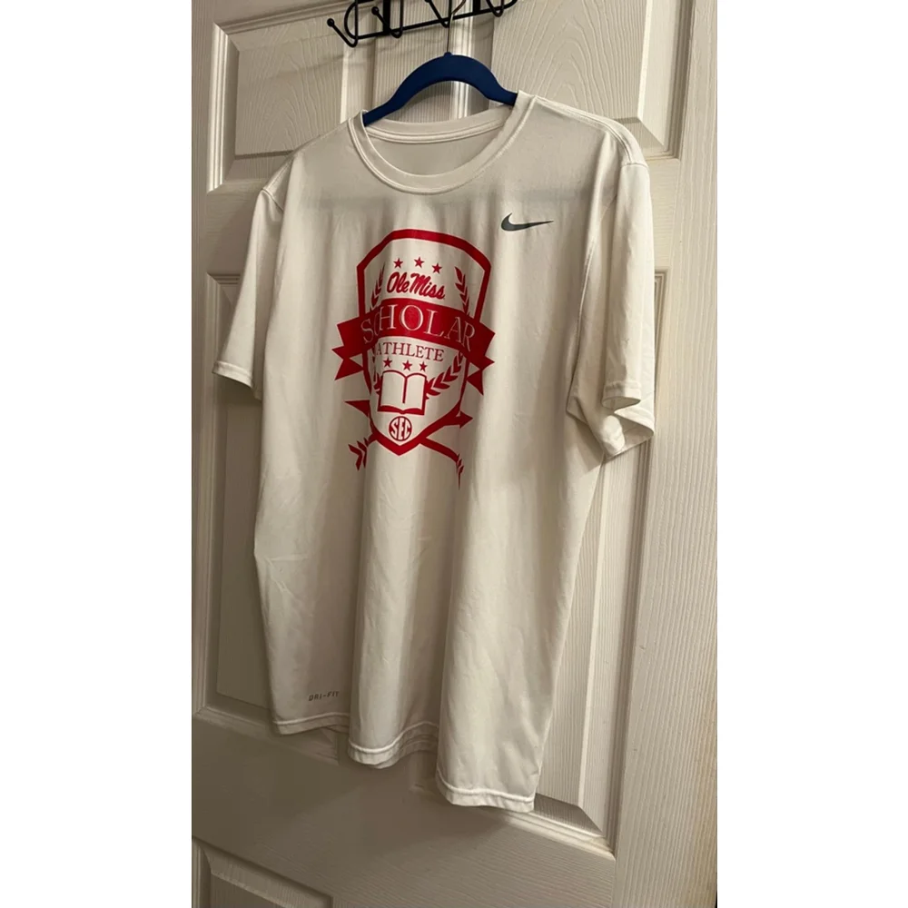 NIKE MEN’S OLE MISS 3.0 SCHOLAR TEE~ LG